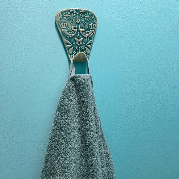 NEW in box - set of 4 Blue (blue green) hand towels - Picture 2 of 4